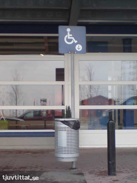 IKEA handikappade soptunna skylt