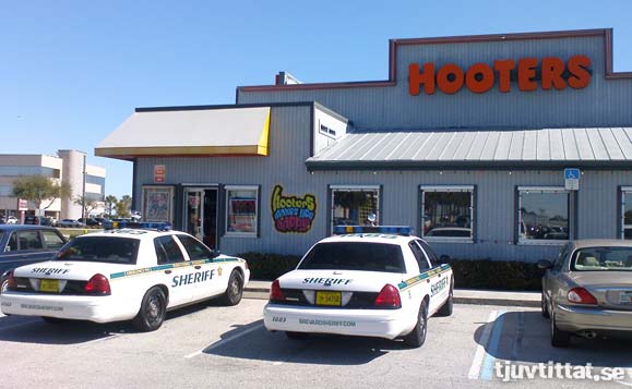 hooters-police